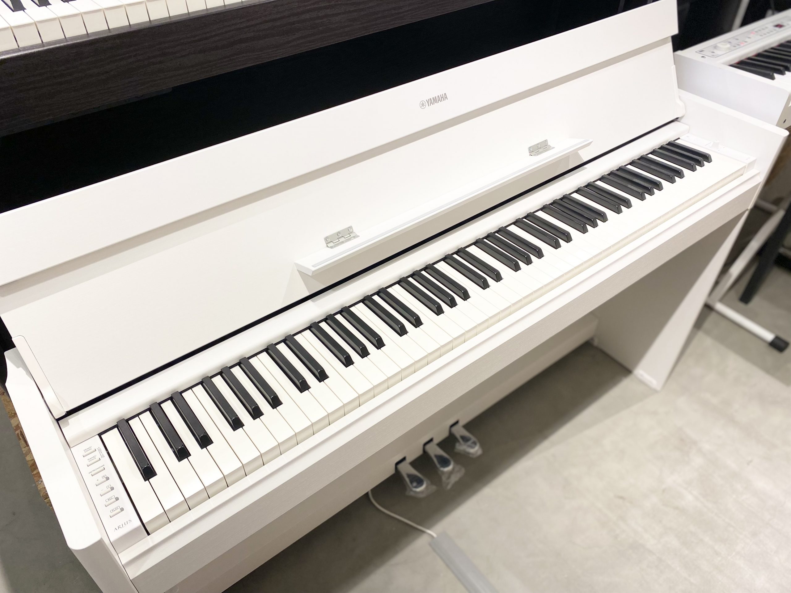 NEW】YAMAHA ARIUS YDP-S55WHが展示仲間入り🎹✨ - 電子ピアノ鍵盤専門